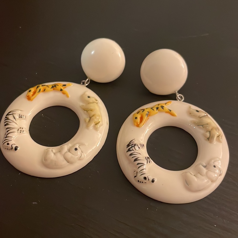 Vintage 80s Safari Earrings - Picture 2 of 4